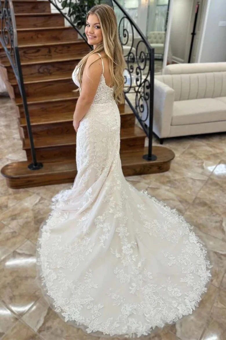 Robe de mariée sirène en dentelle à bretelles spaghetti pour mariées courbées