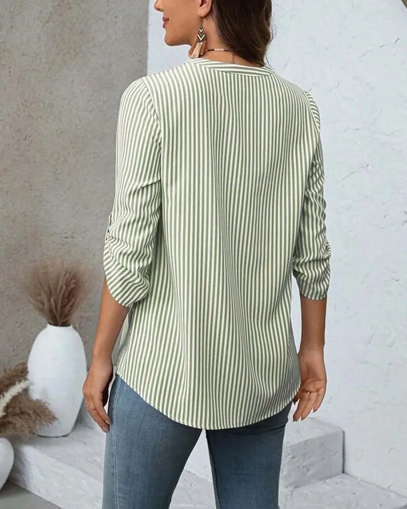 Chemise Rayée Ample À Col V Boutonnée