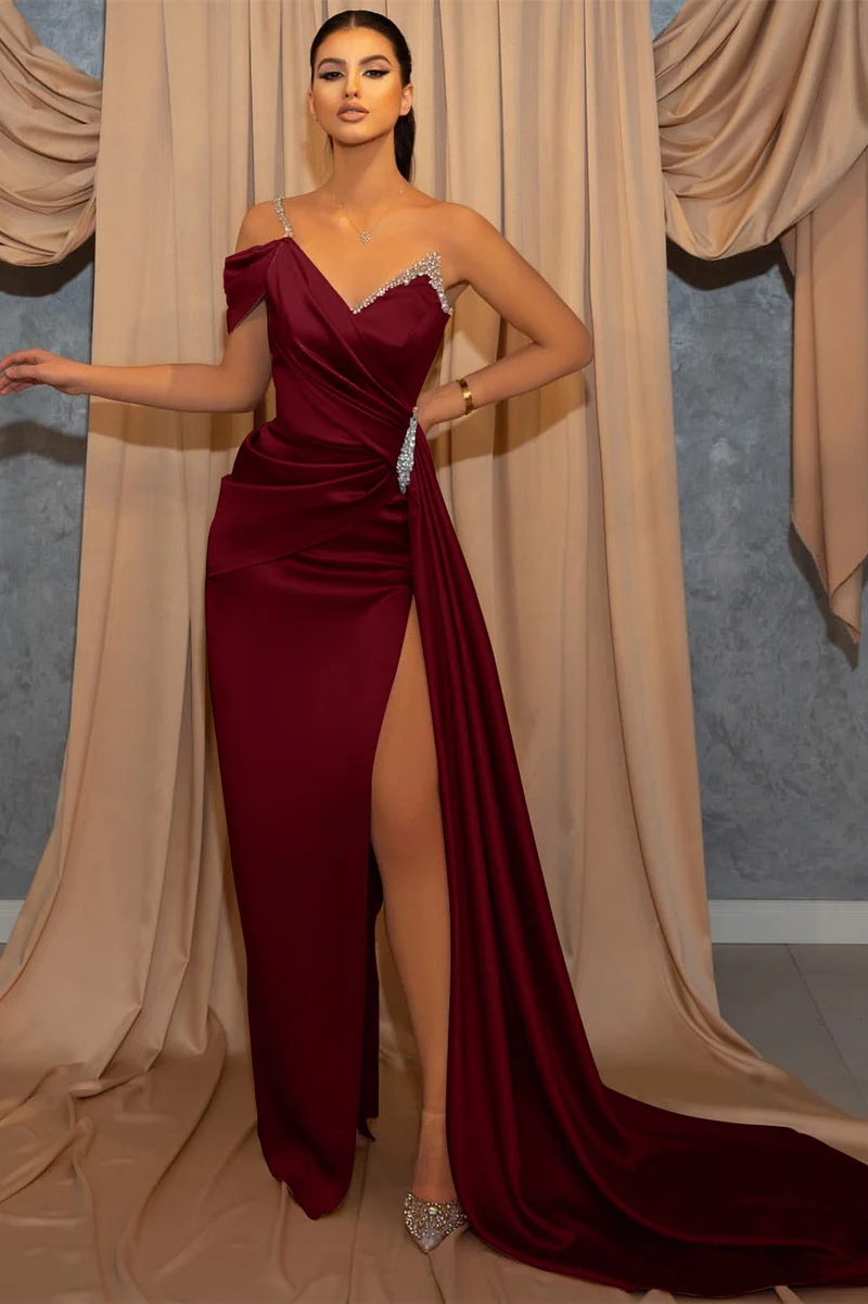 Robe de bal sirène élégante à une épaule, perlée, avec volants et fente