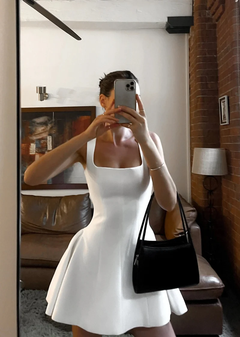 Auriane | Robe élégante blanche évasée pour femmes