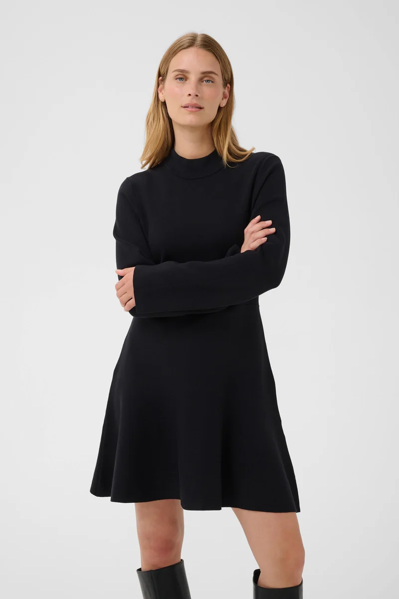 Robe courte en tricot à col montant Chanise