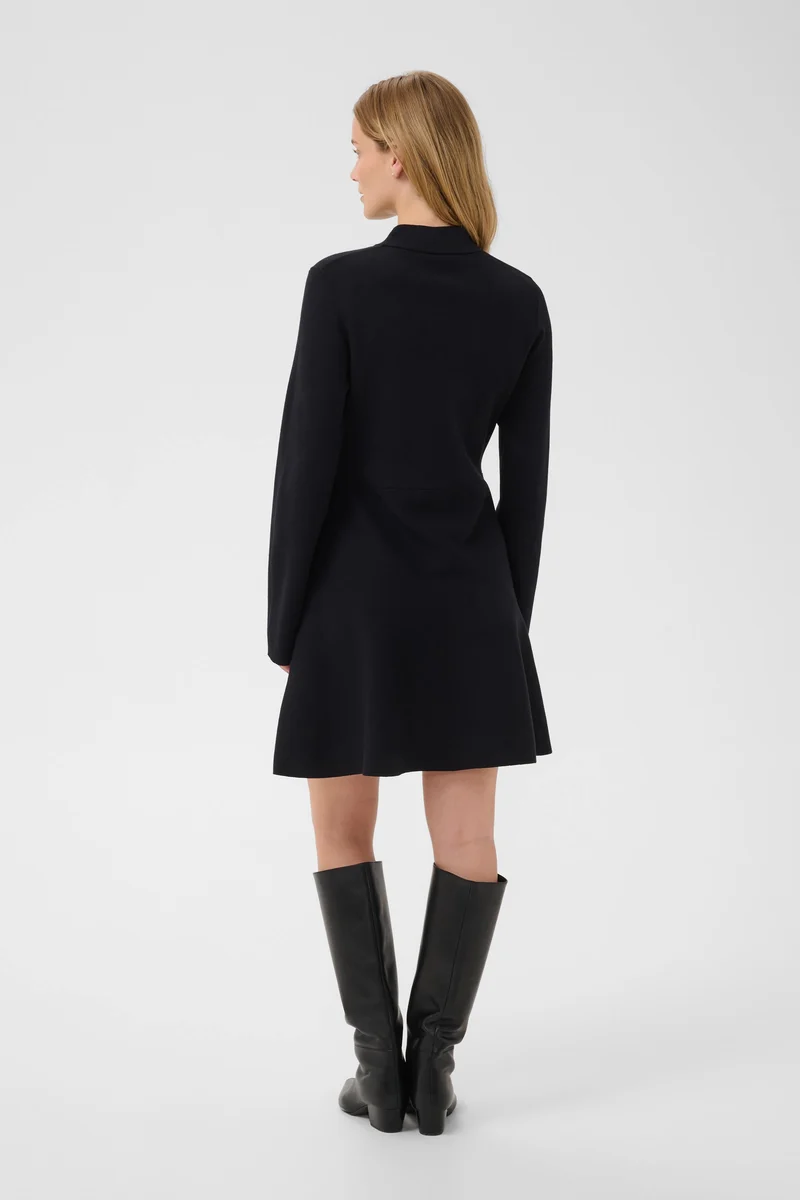 Robe courte en tricot à col montant Chanise