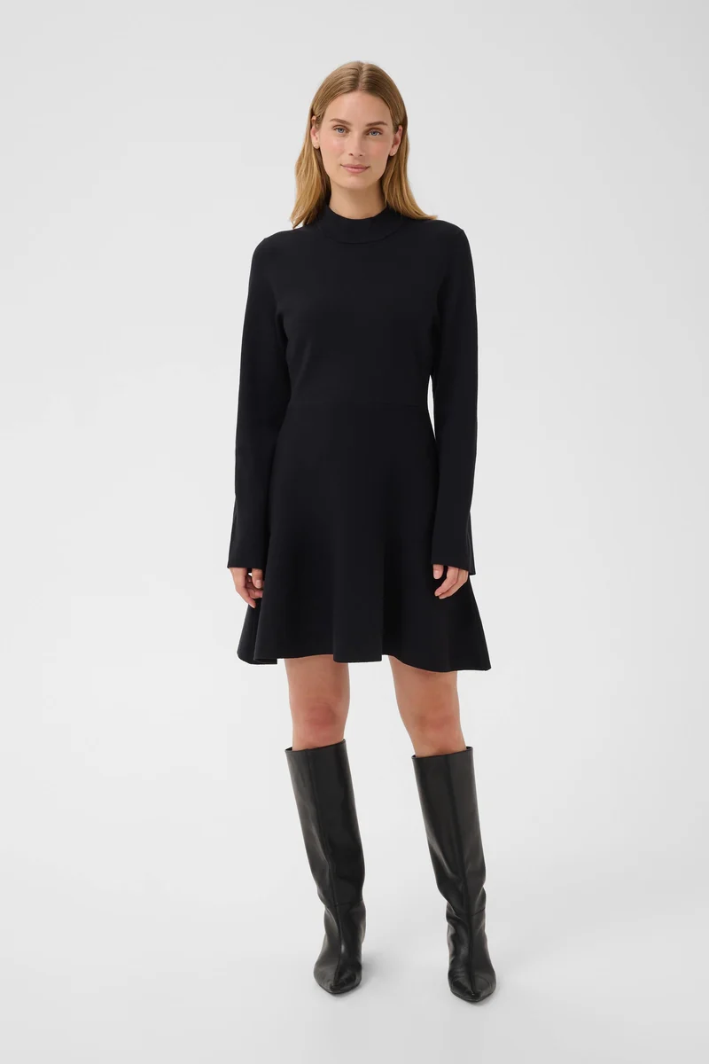 Robe courte en tricot à col montant Chanise