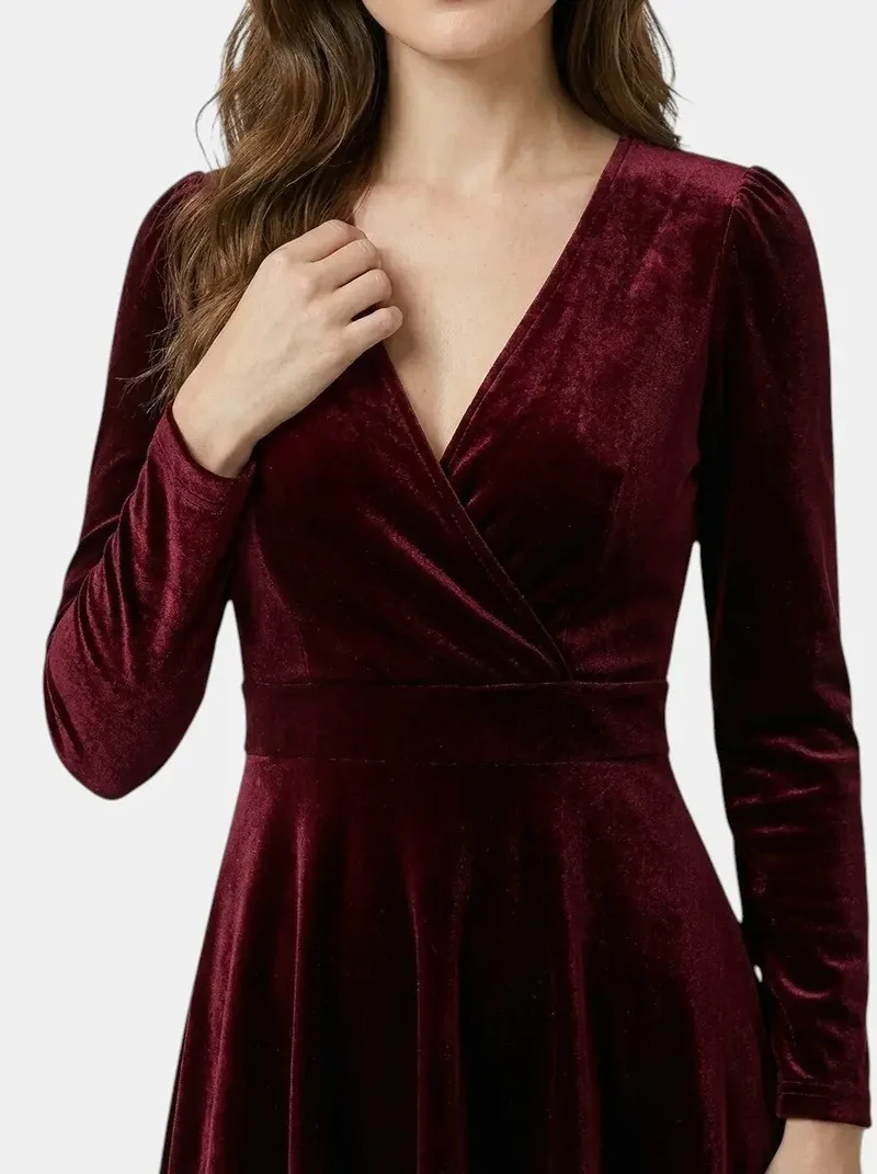 Women's Luxurious Velvet Flare Dress | Elegant Red Evening Gown for Formal Occasions