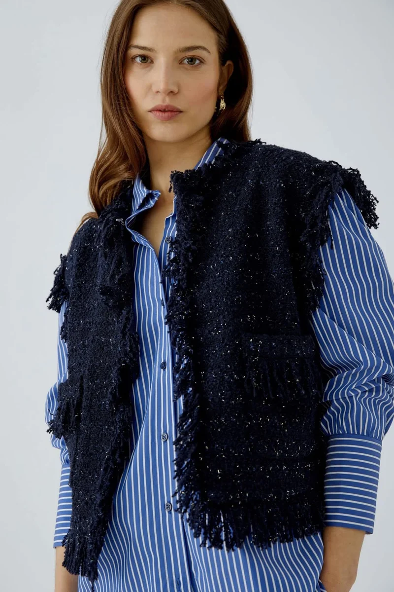 Veste sans manches bouclée à franges