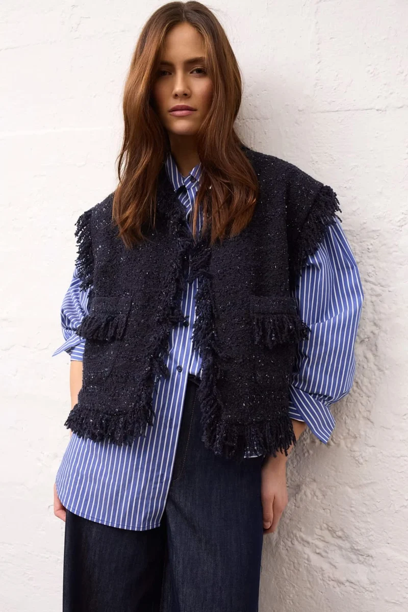 Veste sans manches bouclée à franges