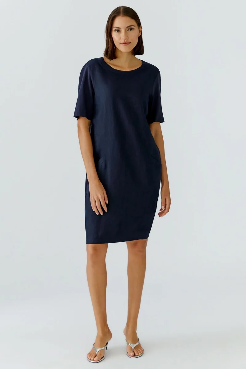Robe droite minimaliste manches courtes