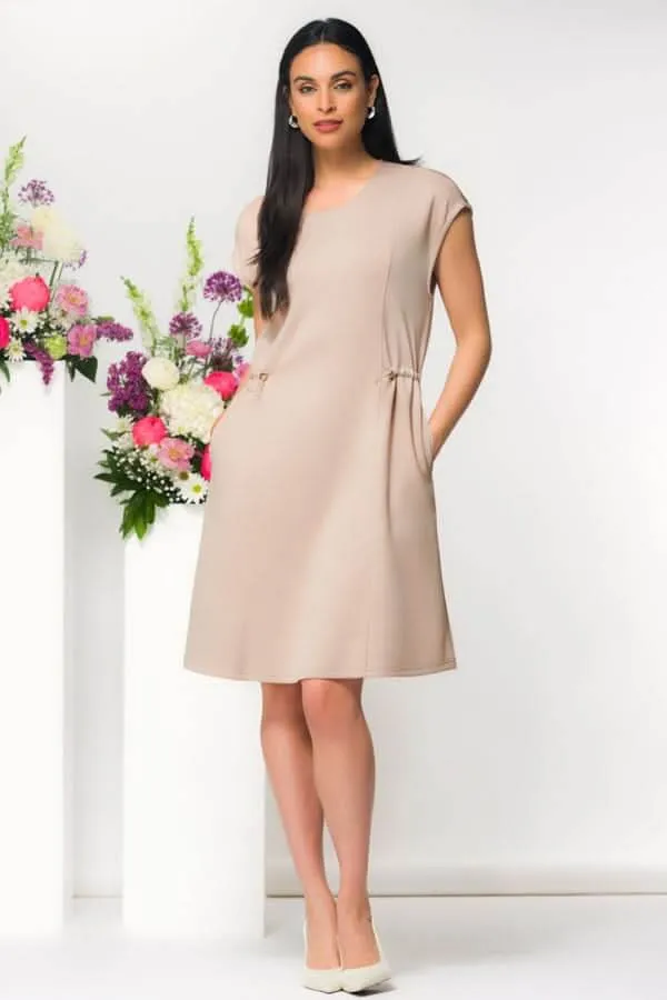 Robe courte fluide taille ajustable