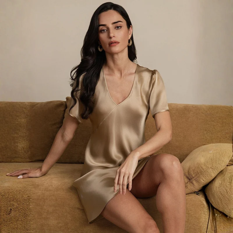 Chemise de nuit femme en satin à col V