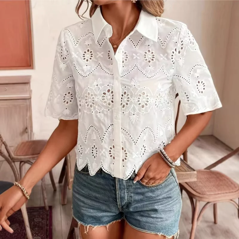 Chemise femme brodée ajourée avec col rabattu