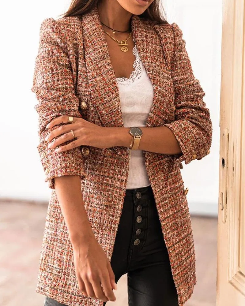 Blazer long élégant en tweed à carreaux pour un look superposé chic