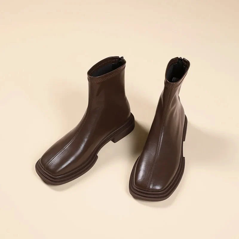 Léa Blanchet | Bottines Minimalistes à Bout Carré