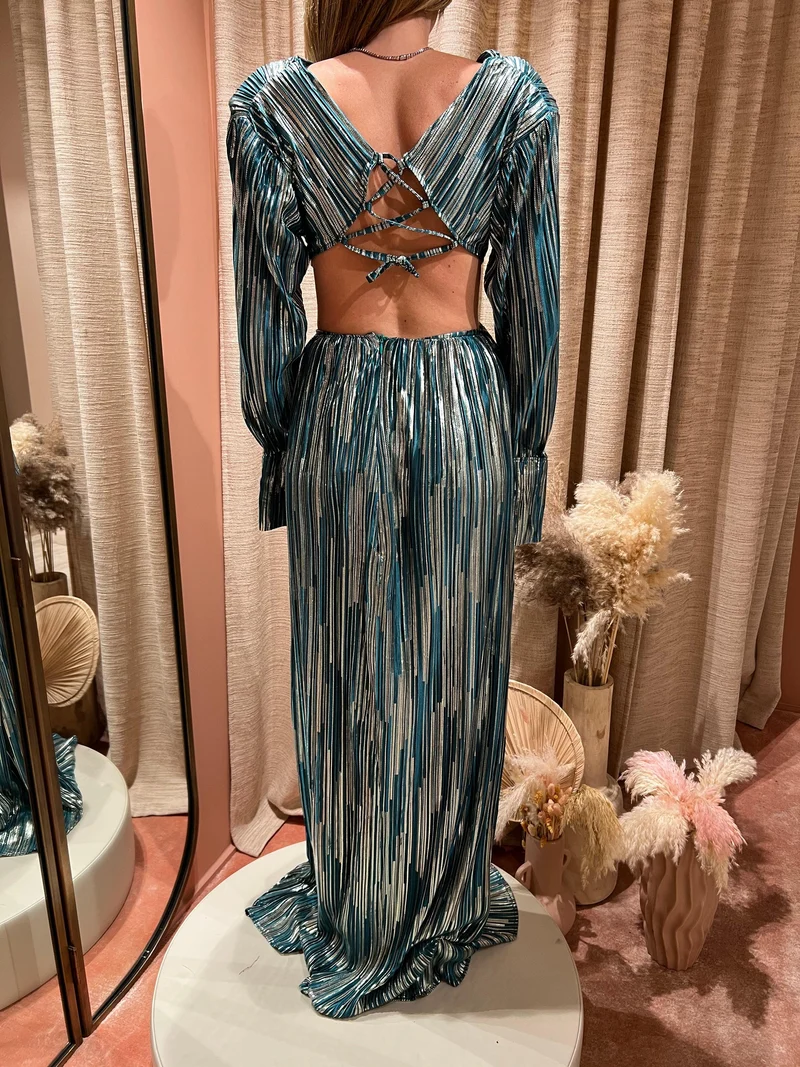 Robe bleu à découpes