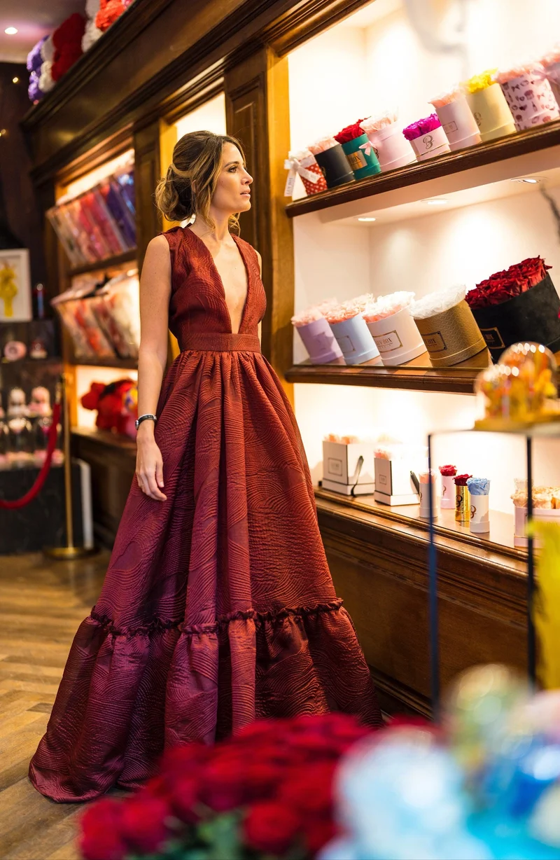 Robe longue du soir en tissus relief bordeaux