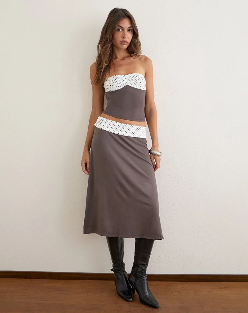 Jupe midi Adah, couleur « Peppercorn », avec une ceinture à pois blancs