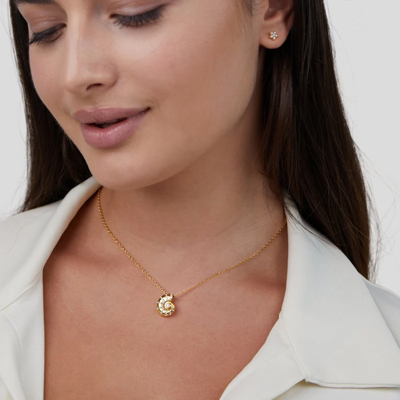 Collier Pendentif Coquillage en Cristal