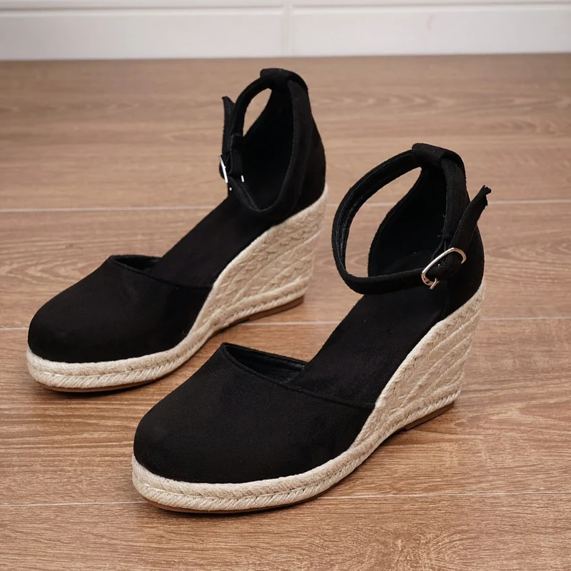 Sandales à talon épais pour femme avec bout fermé