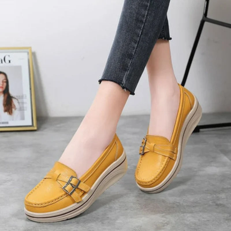 Mocassins à semelle épaisse pour femme avec bride à boucle