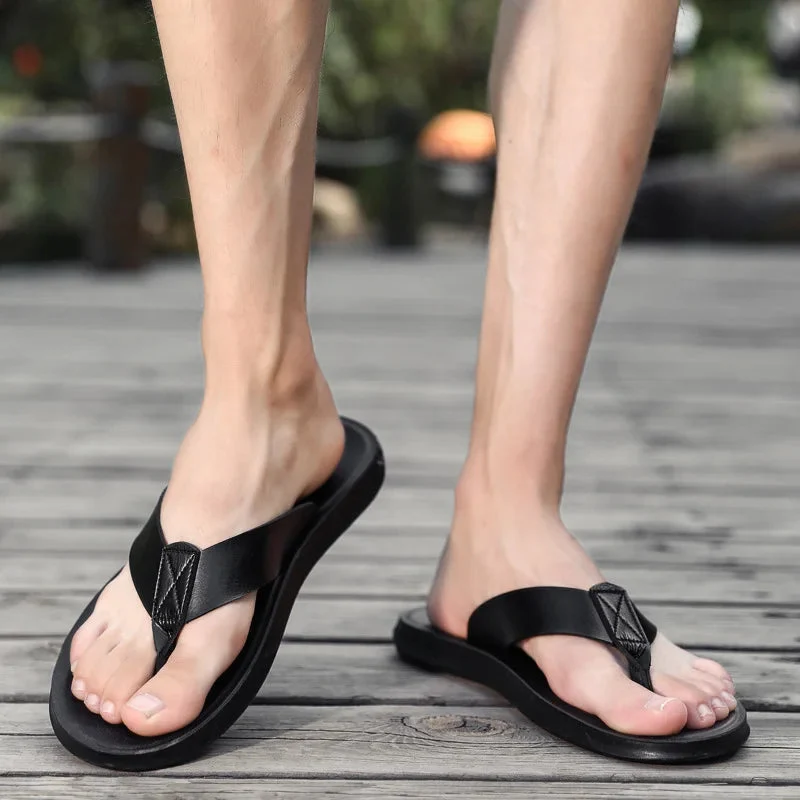 Chaussons style tongs pour homme avec bride en V