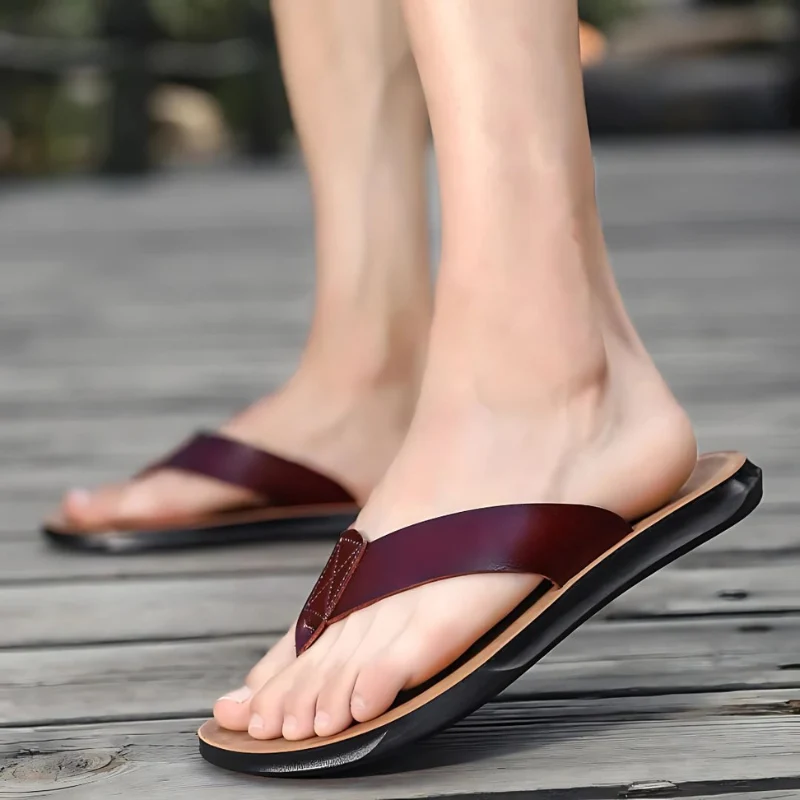 Chaussons style tongs pour homme avec bride en V