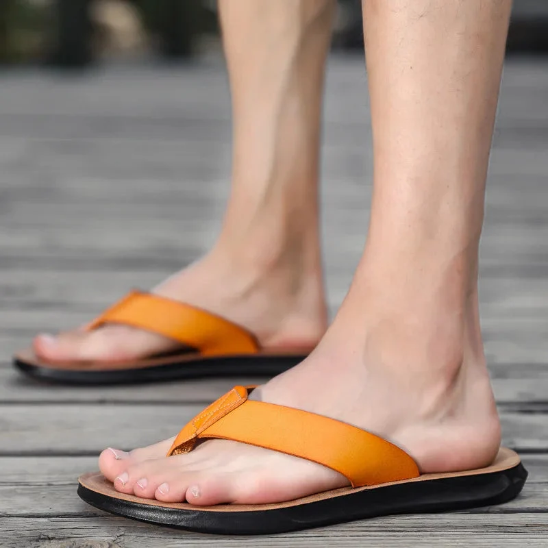 Chaussons style tongs pour homme avec bride en V