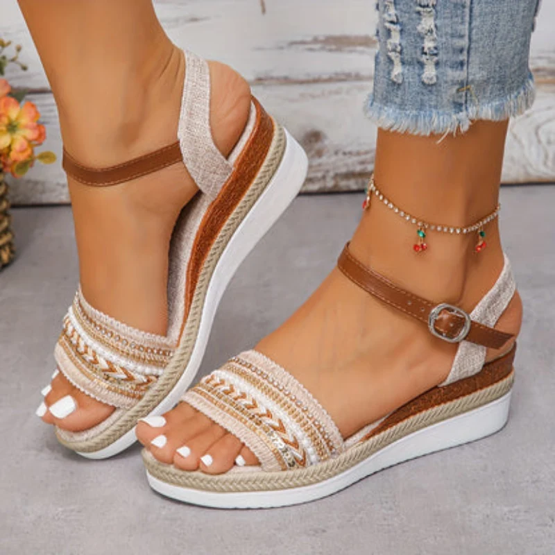 Sandales plates pour femme avec bride de cheville