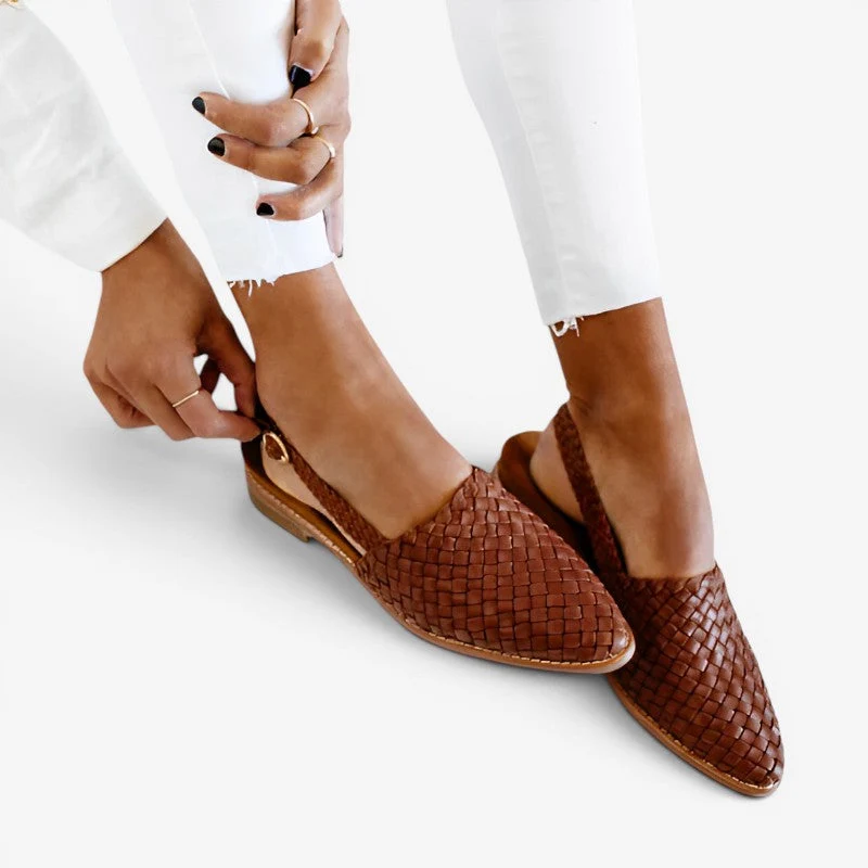 Sandales à semelle plate pour femme avec bout pointu