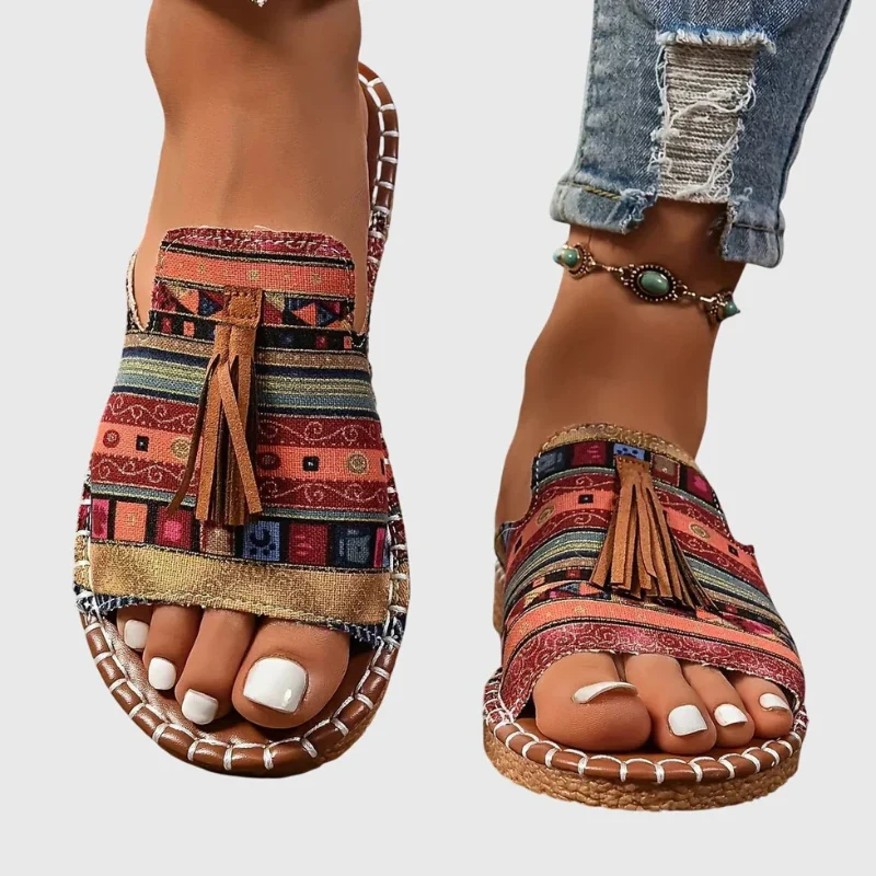 Sandales à enfiler pour femme avec détail à pompon