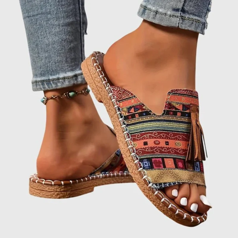 Sandales à enfiler pour femme avec détail à pompon