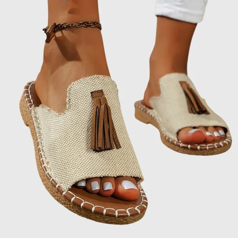 Sandales à enfiler pour femme avec détail à pompon