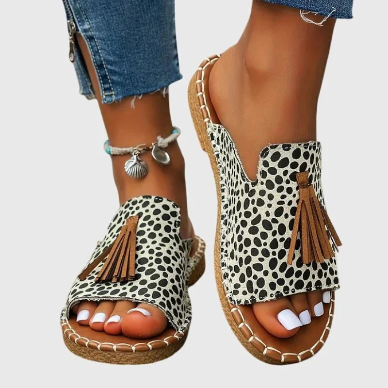 Sandales à enfiler pour femme avec détail à pompon