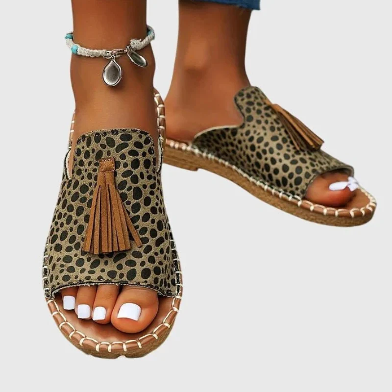 Sandales à enfiler pour femme avec détail à pompon