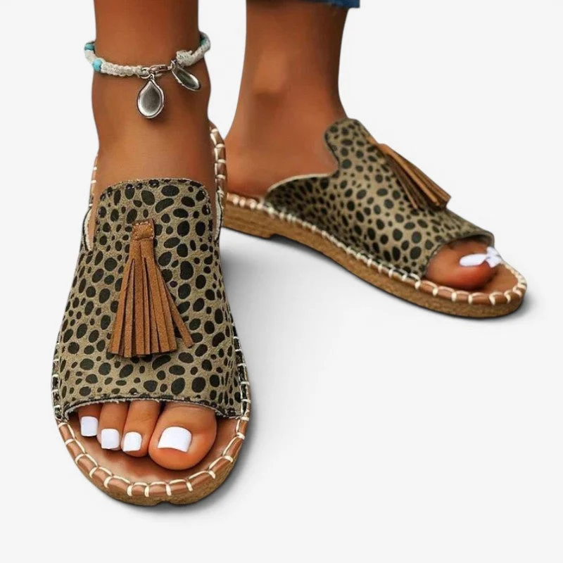 Sandales à enfiler pour femme avec détail à pompon
