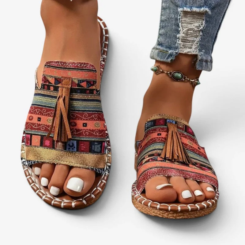 Sandales à enfiler pour femme avec détail à pompon