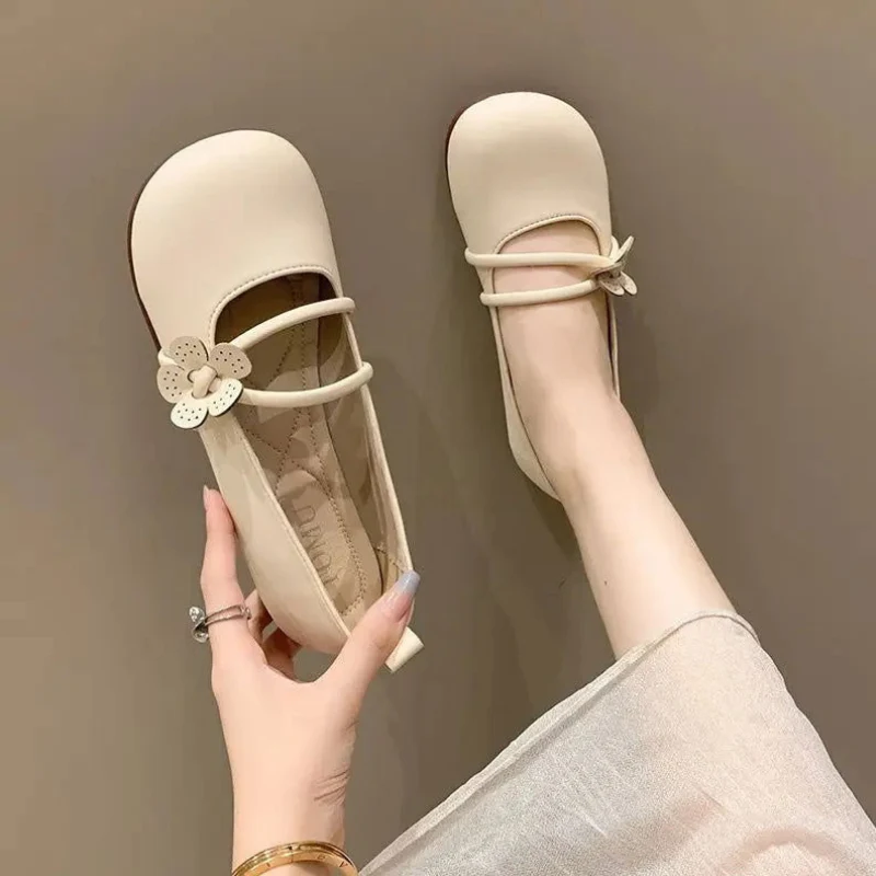 Chaussures plates à bout rond pour femme avec bride à fleur décorative