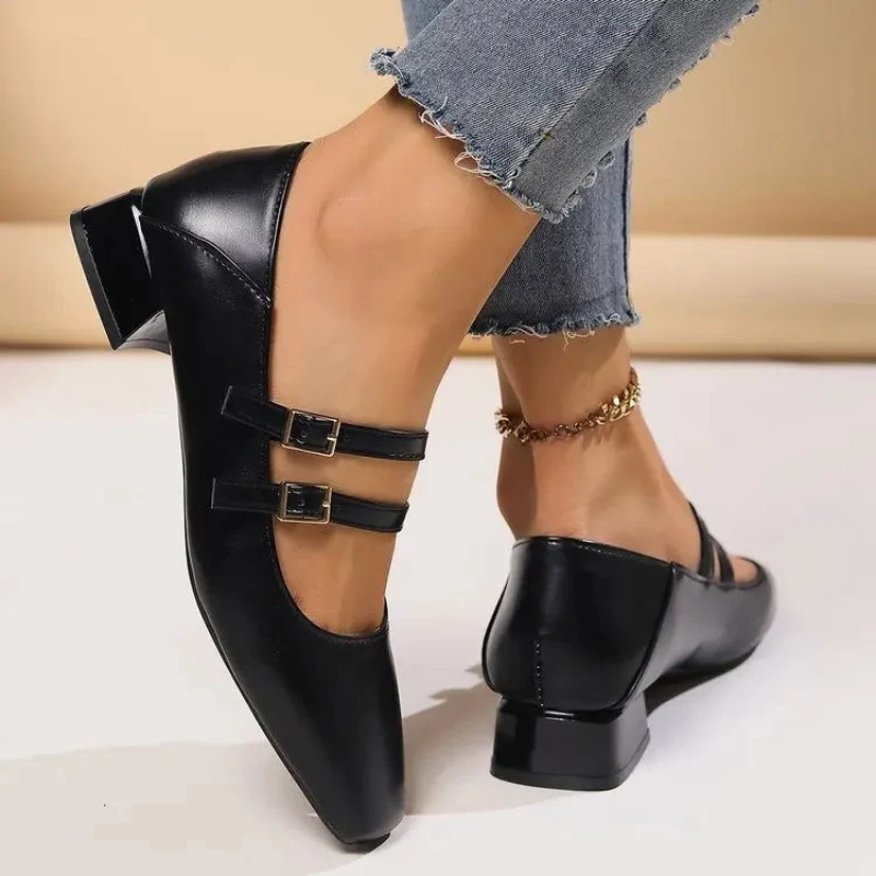 Sandales à talon bas pour femme avec doubles brides à boucle