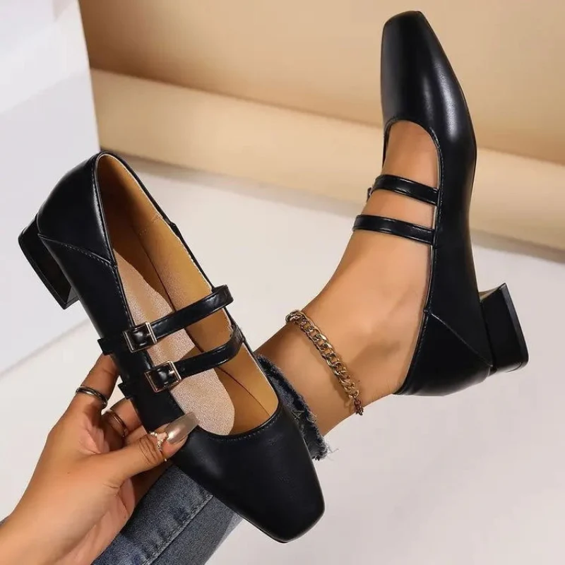 Sandales à talon bas pour femme avec doubles brides à boucle
