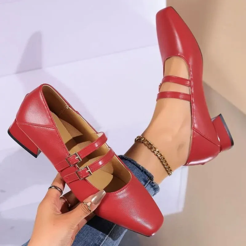 Sandales à talon bas pour femme avec doubles brides à boucle