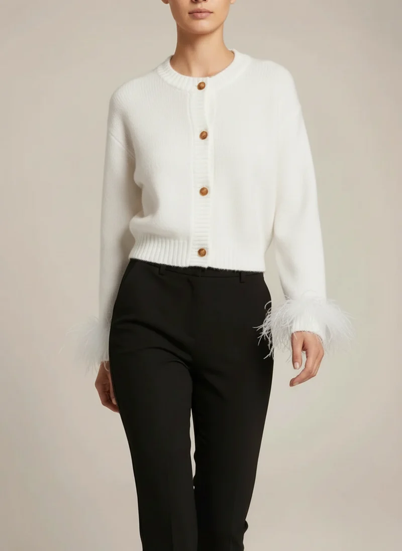 Emma | Femme Cardigan Détails Plumes Coupe Moderne – Cardigan Plumes 2026