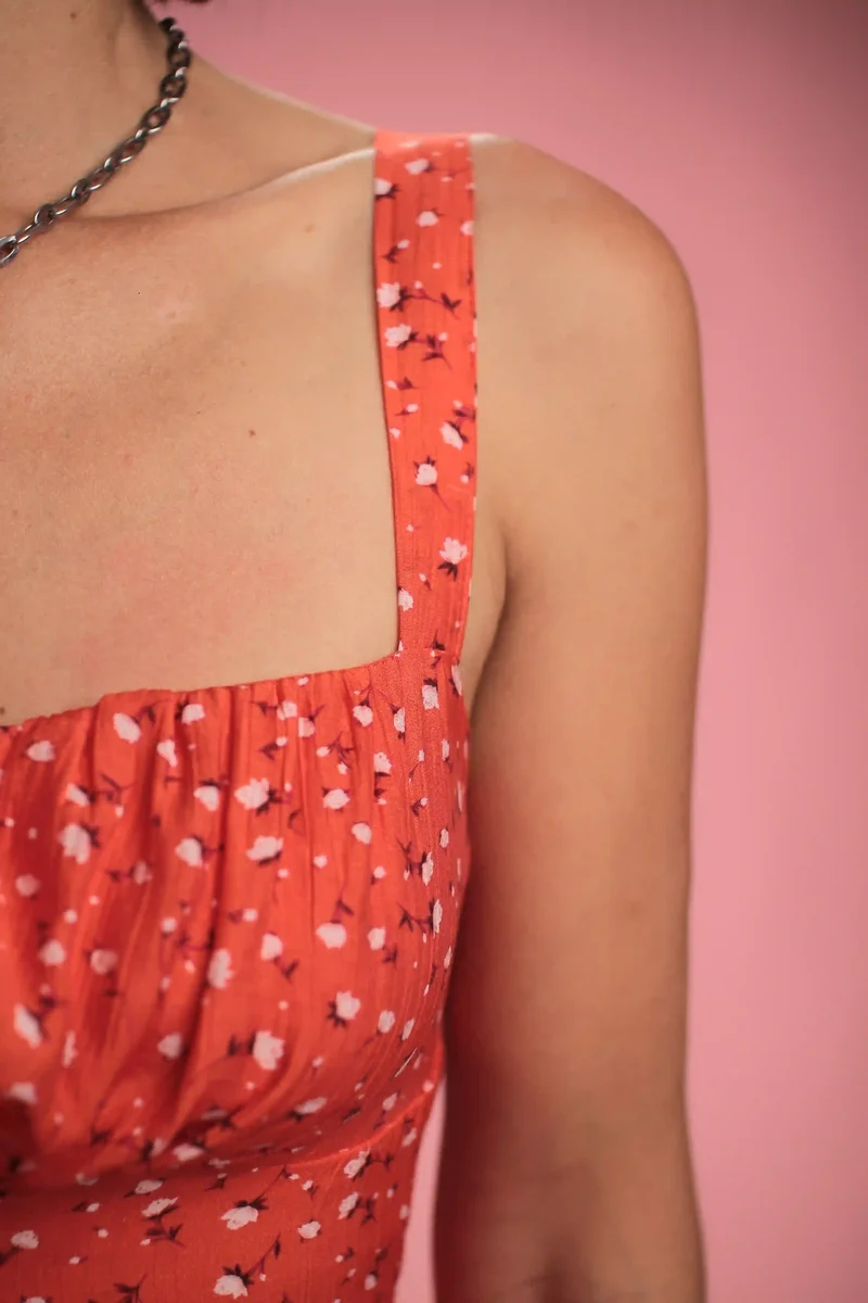 Robe Capri rouge à fleurs
