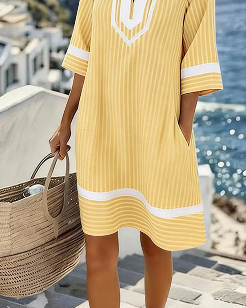 Valinda | Robe à Manches Courtes à Col V Rayée