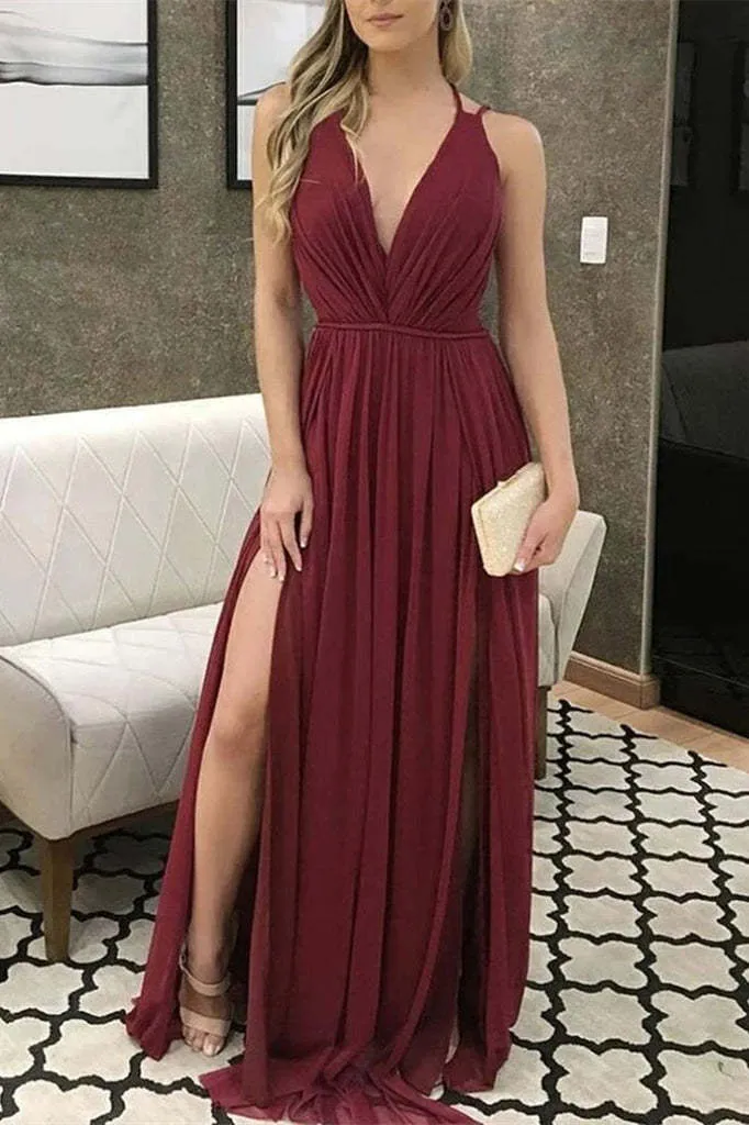 Robe de bal élégante en mousseline bordeaux à col en V et fente pour les occasions spéciales
