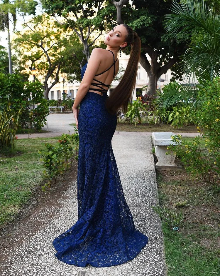 Robe de soirée sirène élégante en dentelle bleu marine : coupe parfaite, design époustouflant, confort ultime