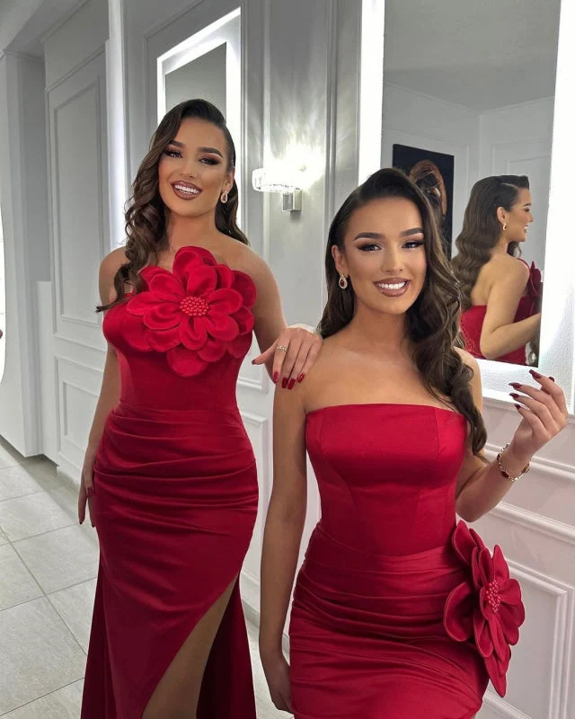 Robe de bal rouge élégante sans bretelles avec fleurs faites à la main, perles, fentes et plis