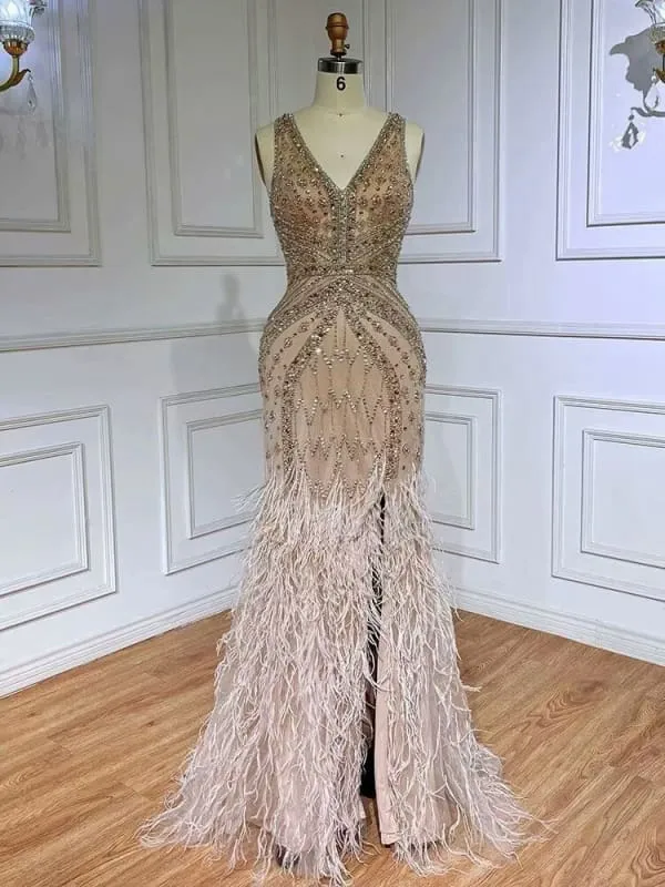 Robe de bal élégante à paillettes vertes avec col en V perlé et plumes