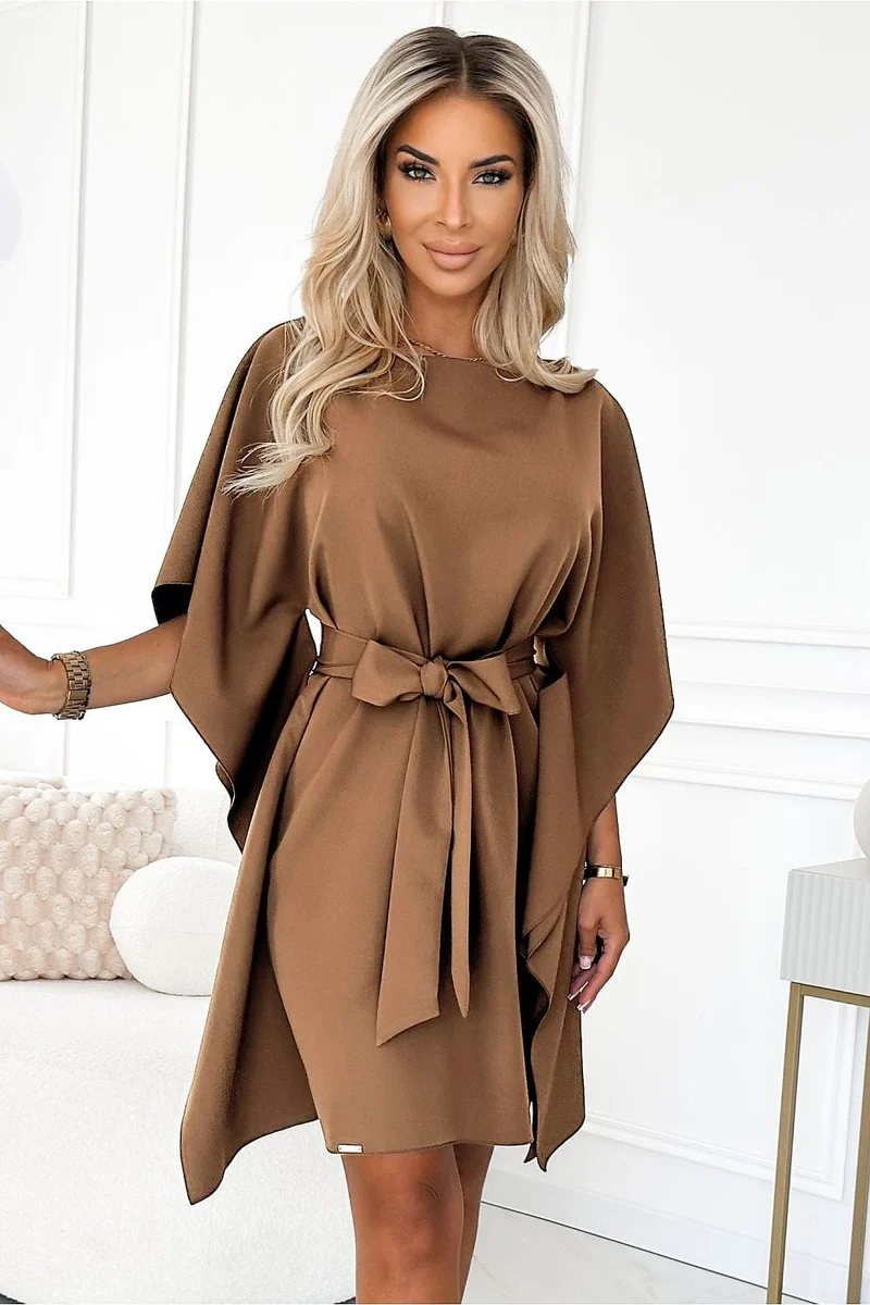 Robe courte marron ceinturée fluide