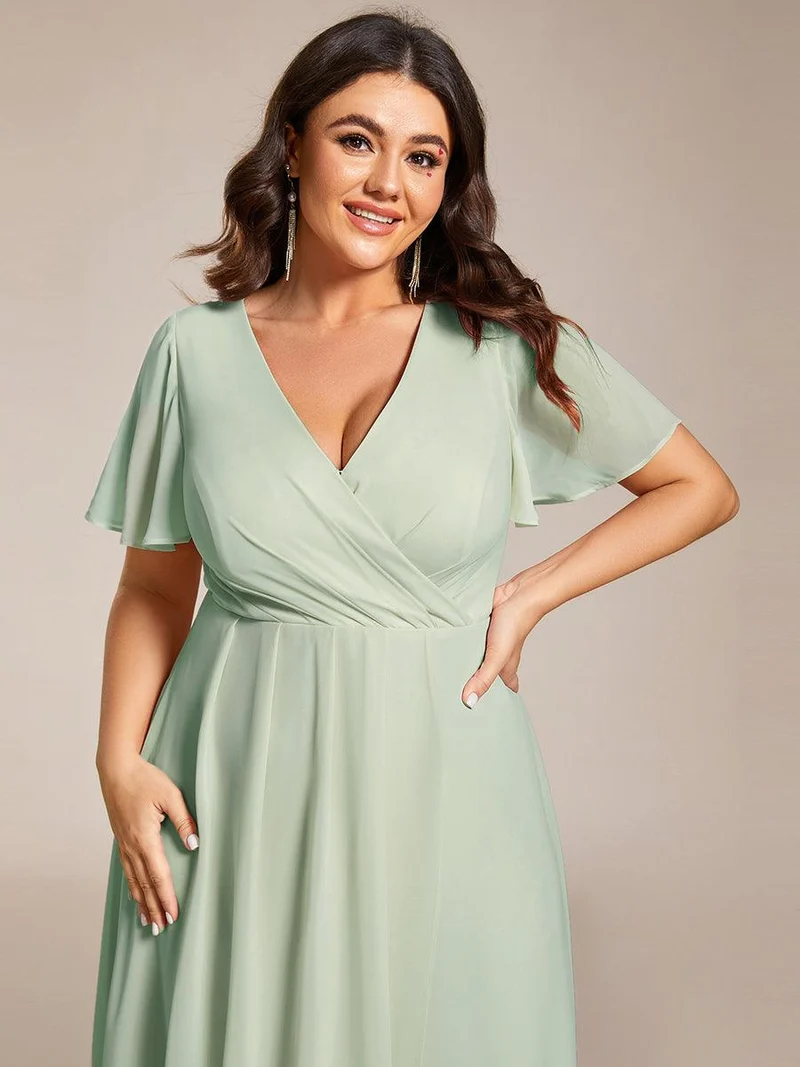 pretty LARK|Grande Taille Robe Dinvit De Mariage Mi-Longue Plisse En Mousseline De Soie Manches Courtes Et Col En V De