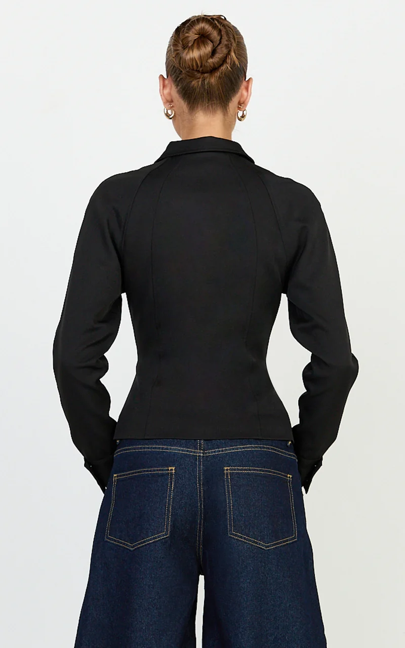 Lioness - Form Jacket in Noir