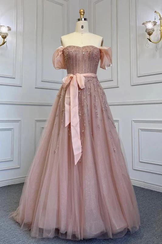 Robe de bal rose à épaules dénudées et manches bouffantes avec paillettes et ceinture en tulle