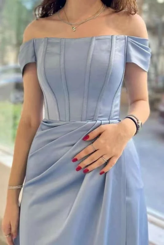 Robe de bal élégante bleu poudré à épaules dénudées avec plis et fente jusqu'aux cuisses